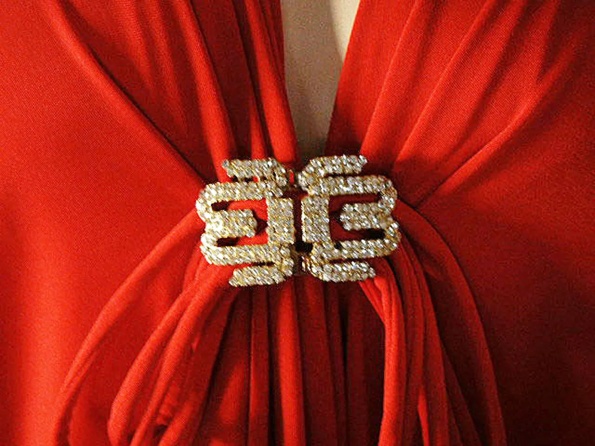 * STUNNING VINTAGE LUCIE ANN BEVERLY HILLS GODDESS DRESSING GOWN / EVENING GOWN WITH DAZZLING RHINESTONE CLASP