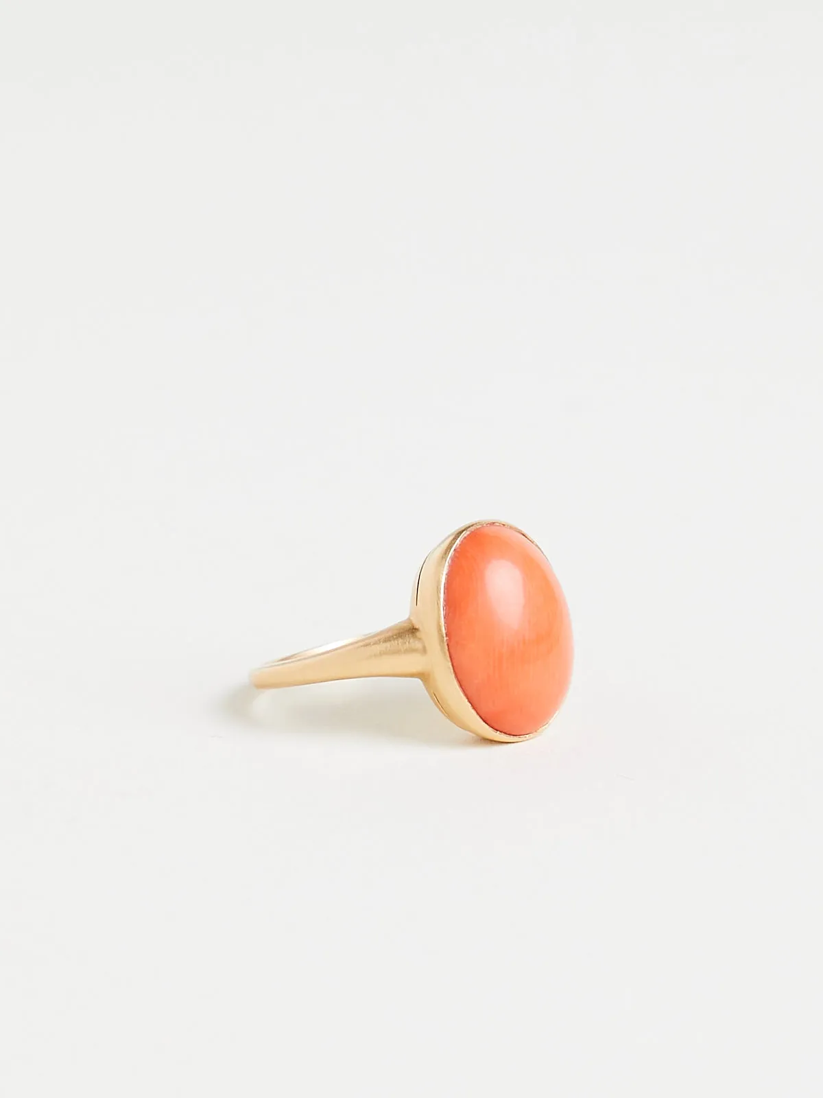 Beauty Alone Ring in 18k Yellow Gold with 6.8ct Mediterranean Coral