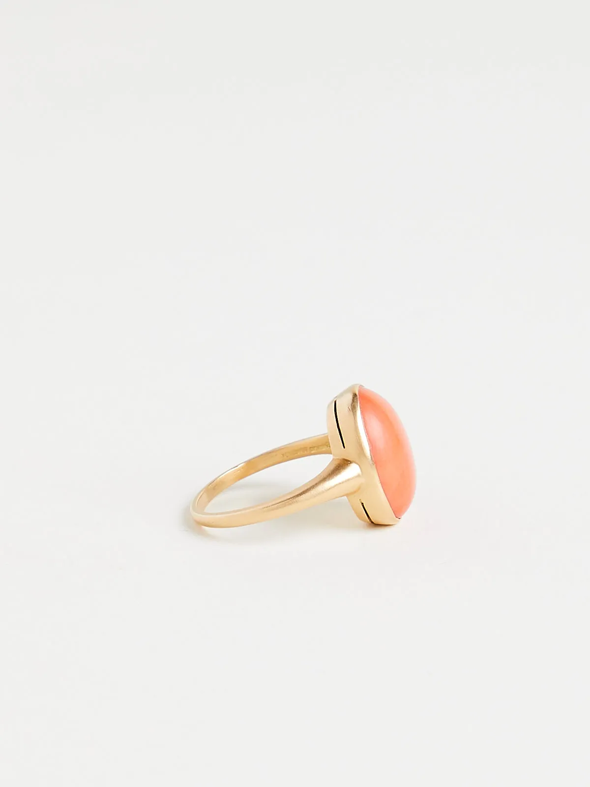 Beauty Alone Ring in 18k Yellow Gold with 6.8ct Mediterranean Coral