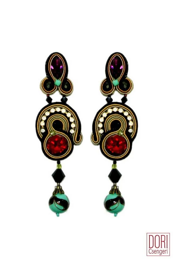 En Vogue Must Have Earrings