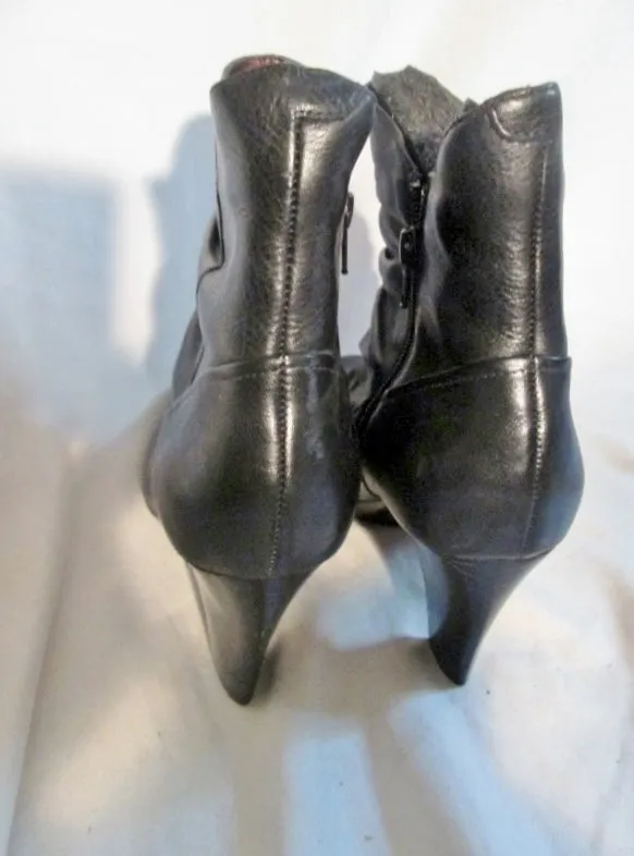 EUC Womens INDIGO Rouched Leather Ankle BOOTS Booties BLACK 10 High Heel