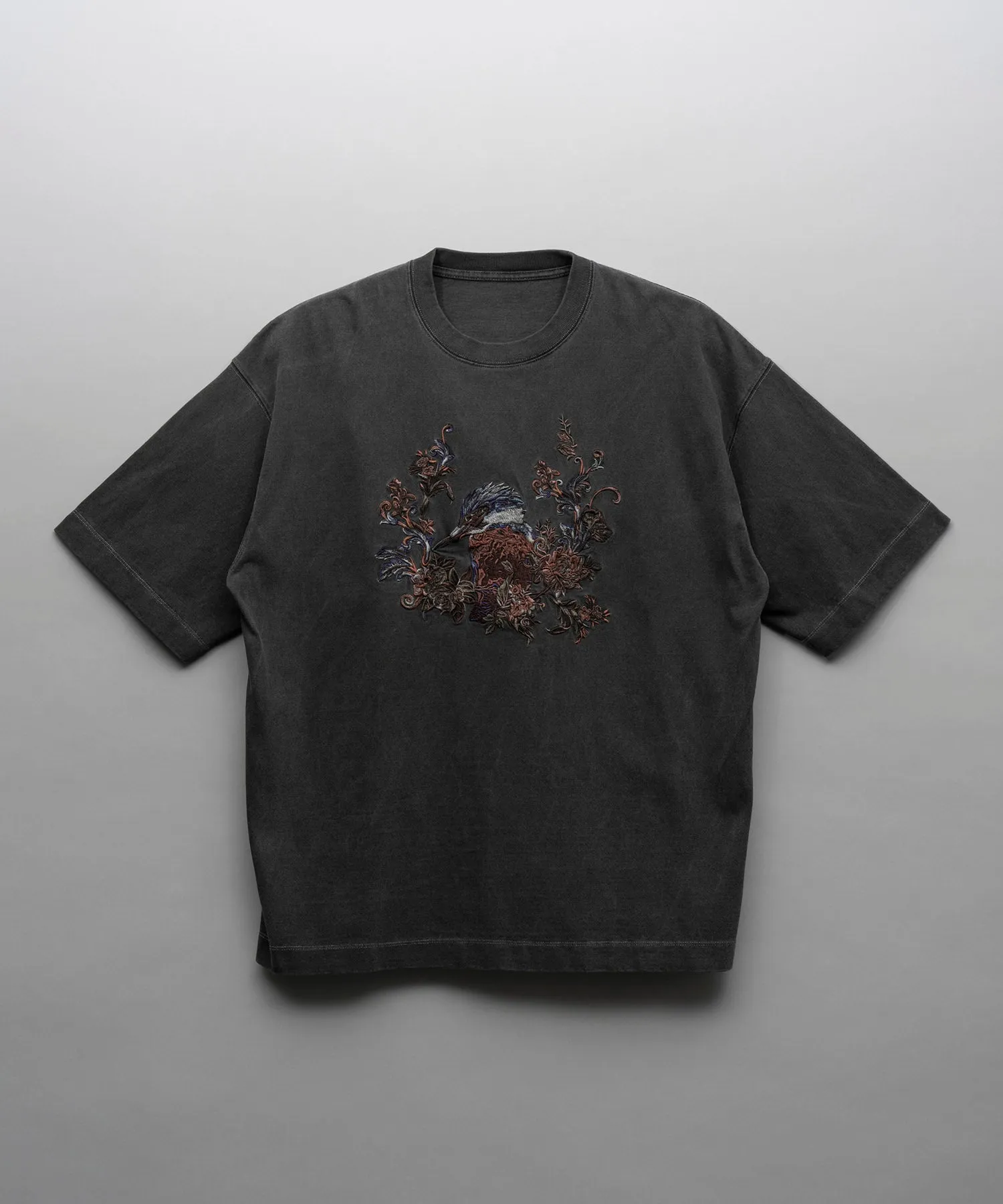 「FLOWER BIRD」Embroidery Chemical Over-Dye Prime-Over Crew Neck T-Shirt