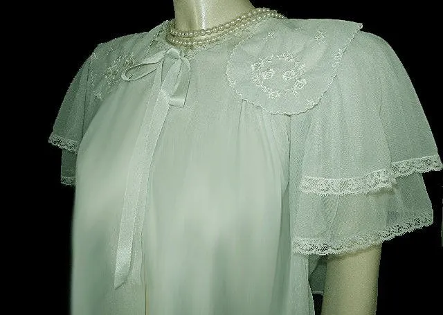 GLAMOROUS VINTAGE MUNSINGWEAR EXQUISITELY EMBROIDERED DOUBLE NYLON LACEY BED JACKET IN OCEAN KISS