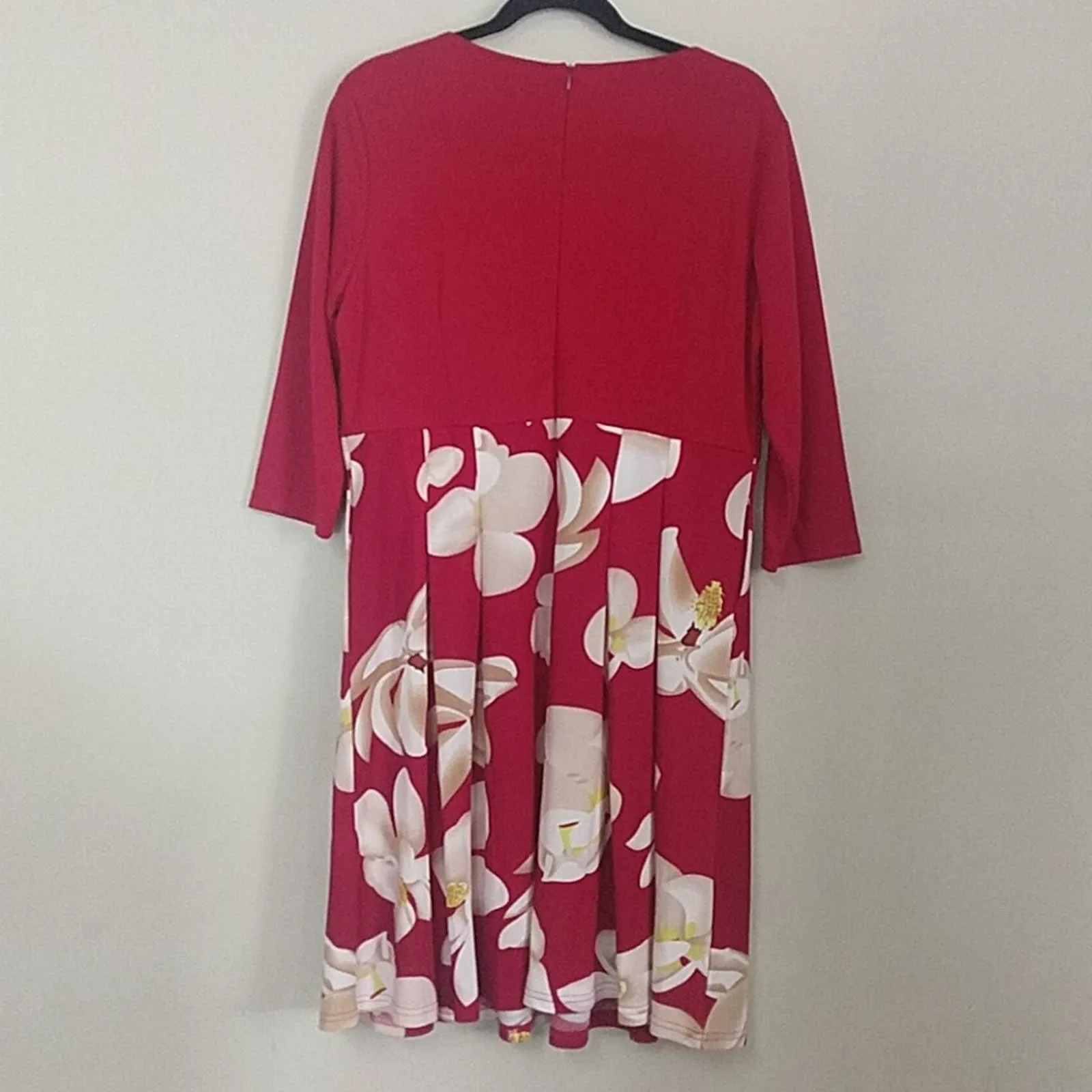 Haute Edition Retro Red Floral Knee Length Dress