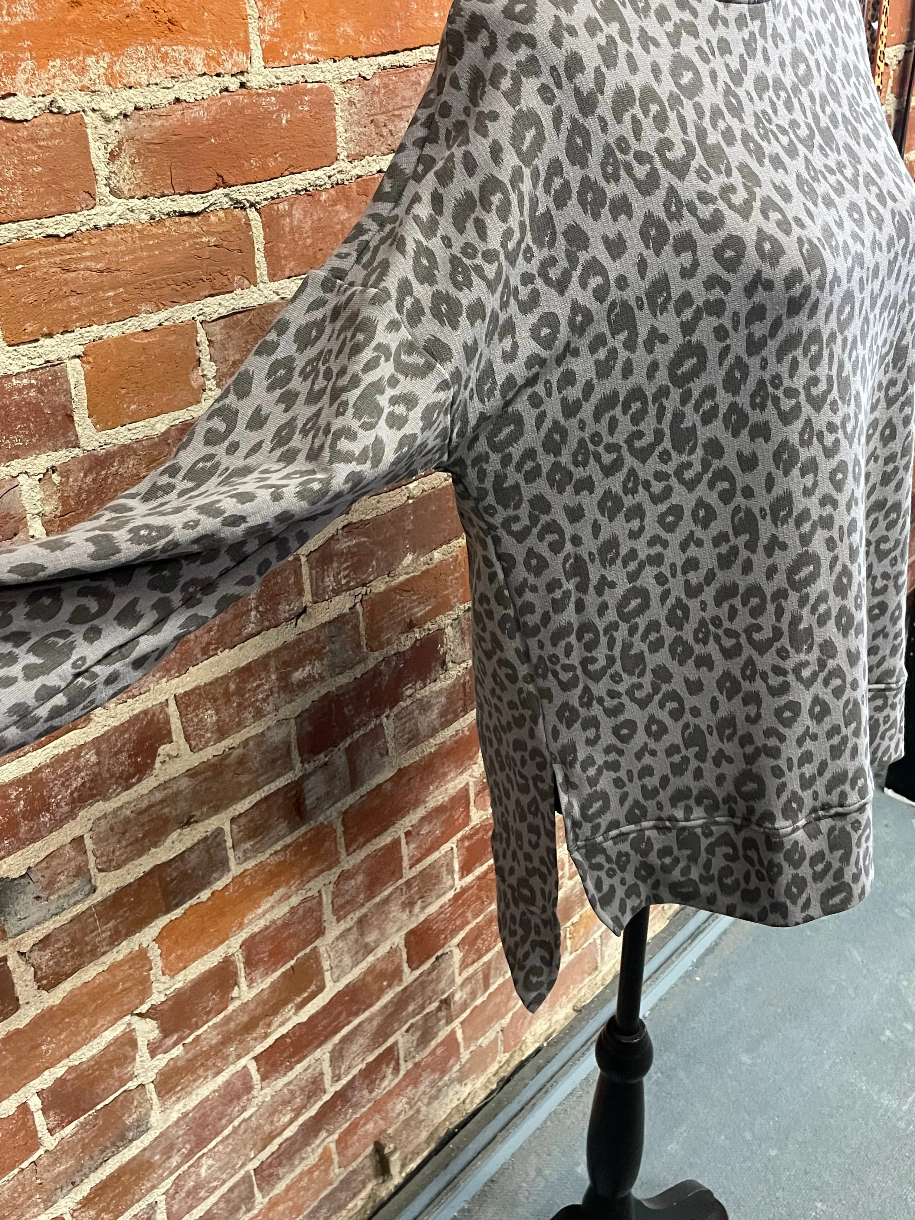 Leopard Printed Split Hem Sweatershirt