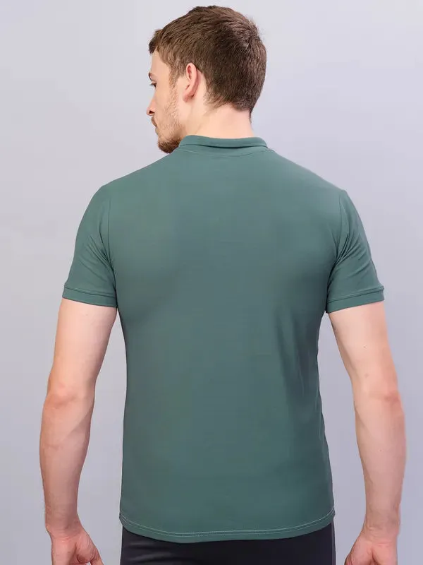 Men Colorblock Slim Fit Polo T-shirt with MATPIQ