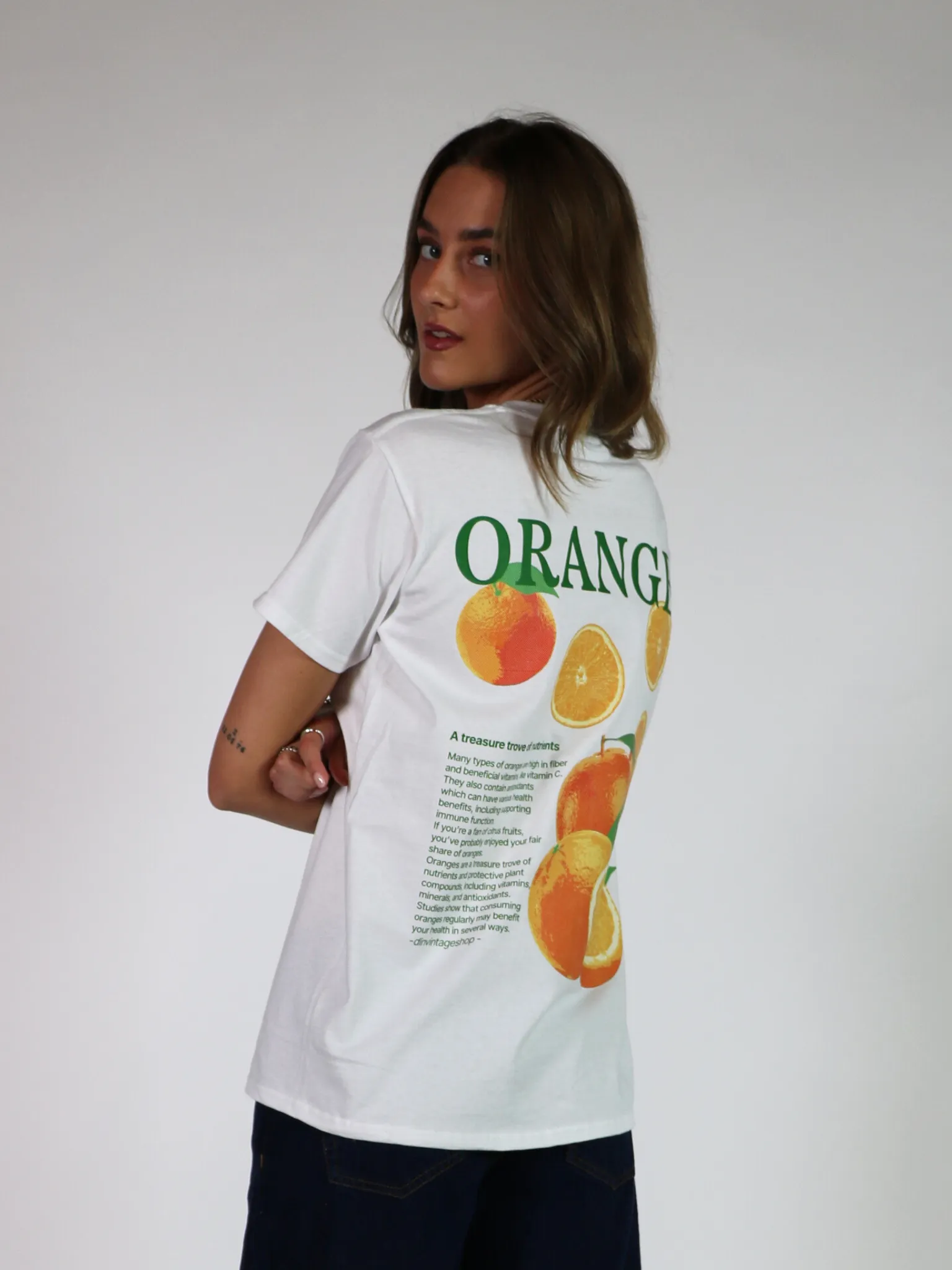 ORANGES (rygprint) T-SHIRT - HVID