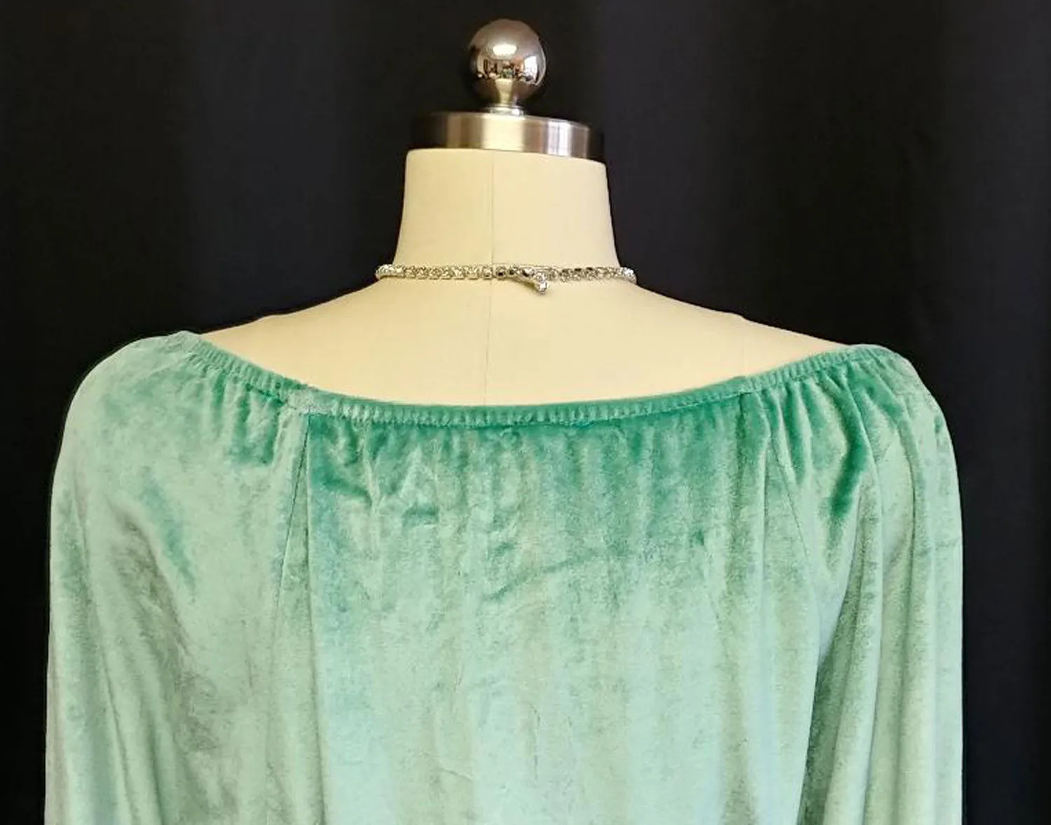 *VINTAGE JOLIE TWO VELOUR DRESSING GOWN / NIGHTGOWN / LOUNGE WEAR IN A LUSCIOUS SHADE OF SEA GODDESS